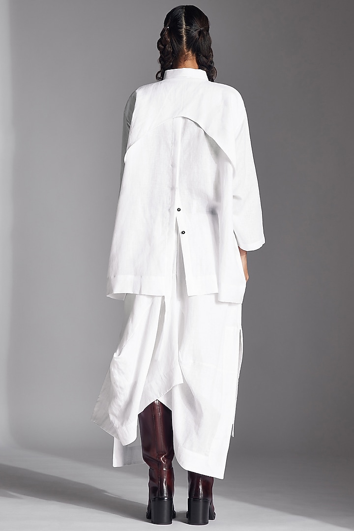 White Linen Barrel-Shaped Shirt by Chola at Pernia's Pop Up Shop