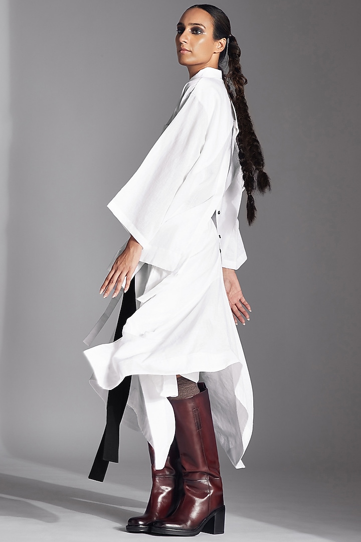 White Linen Barrel-Shaped Shirt by Chola at Pernia's Pop Up Shop