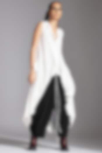 White Linen Shirt by Chola at Pernia's Pop Up Shop