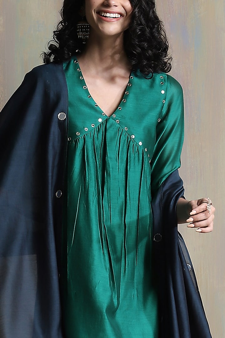 Emerald Green Chanderi Embroidered Kurta Set by Charkhee at Pernia's Pop Up Shop