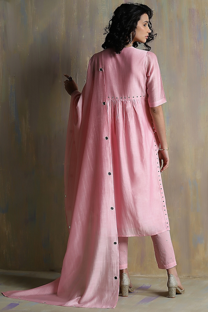 Light Pink Chanderi Embroidered Kurta Set by Charkhee at Pernia's Pop Up Shop
