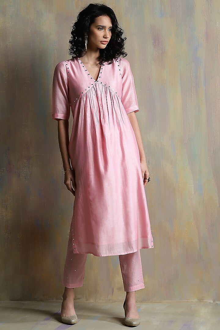 Light Pink Chanderi Embroidered Kurta Set by Charkhee at Pernia's Pop Up Shop
