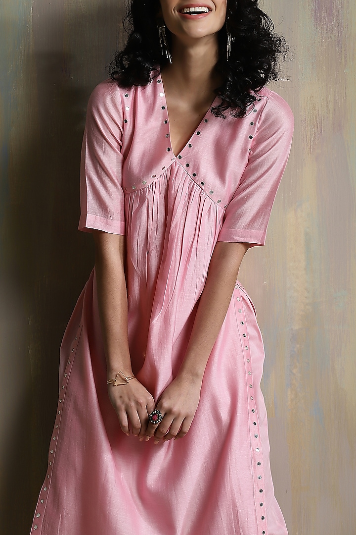 Light Pink Chanderi Embroidered Kurta Set by Charkhee at Pernia's Pop Up Shop