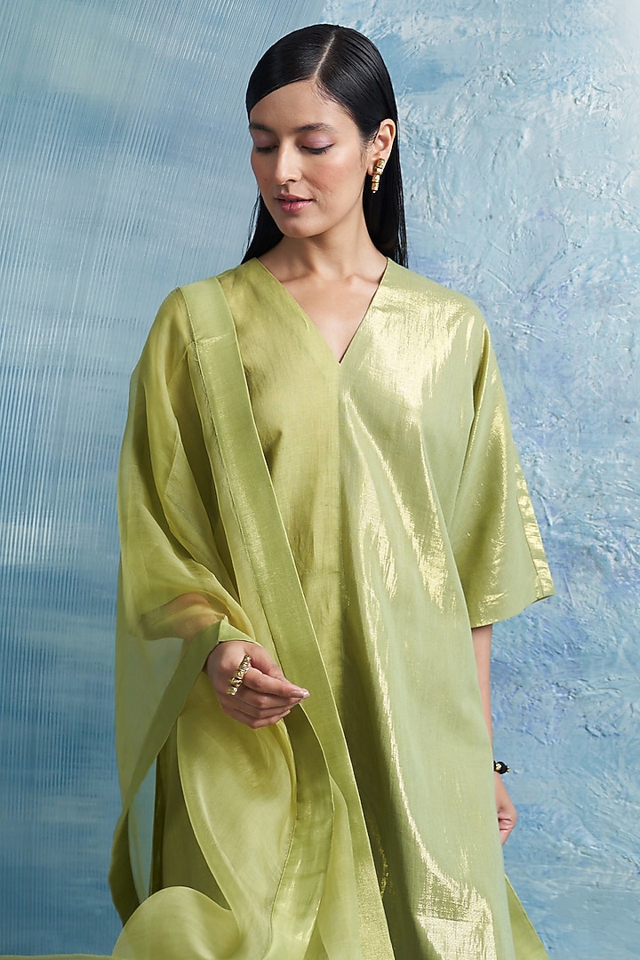 Sheen Green Linen & Cotton Shimmer Kurta Set by Charkhee at Pernia's Pop Up Shop