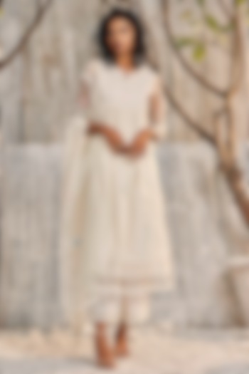 Shell White Chanderi Embroidered Kurta Set by Charkhee at Pernia's Pop Up Shop