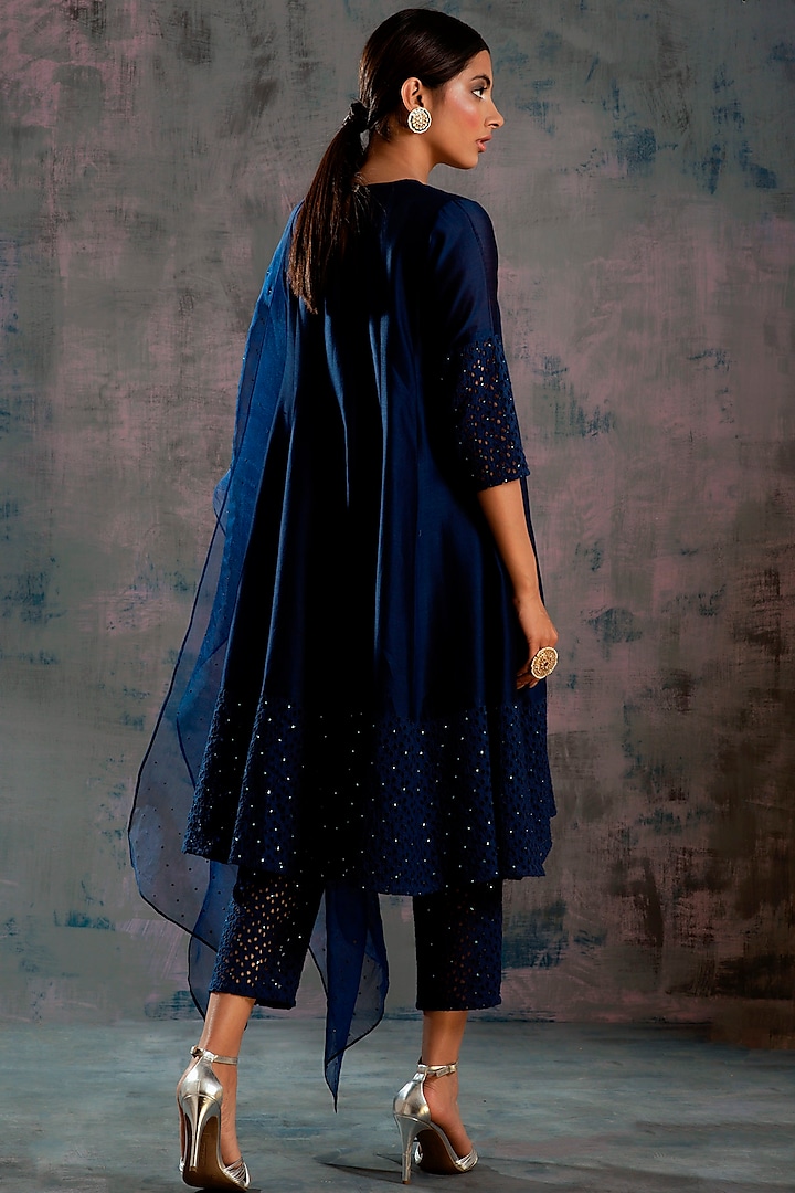 Midnight Blue Embellished Kurta Set by Charkhee at Pernia's Pop Up Shop