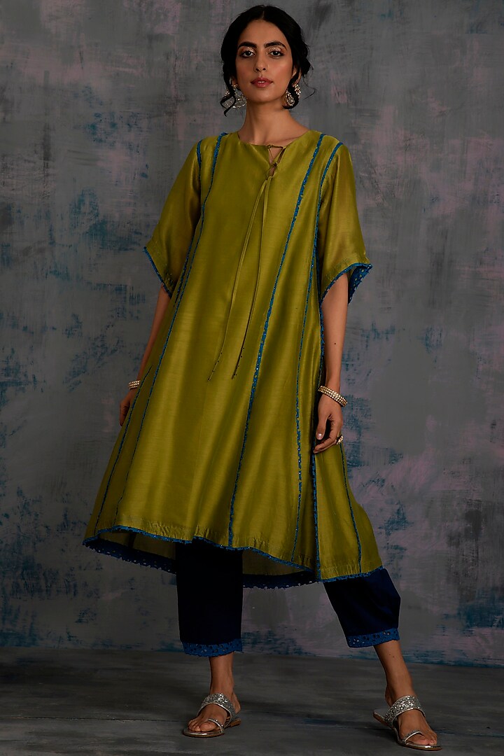 Berry Green Embellished Kurta Set With Tie-Up by Charkhee