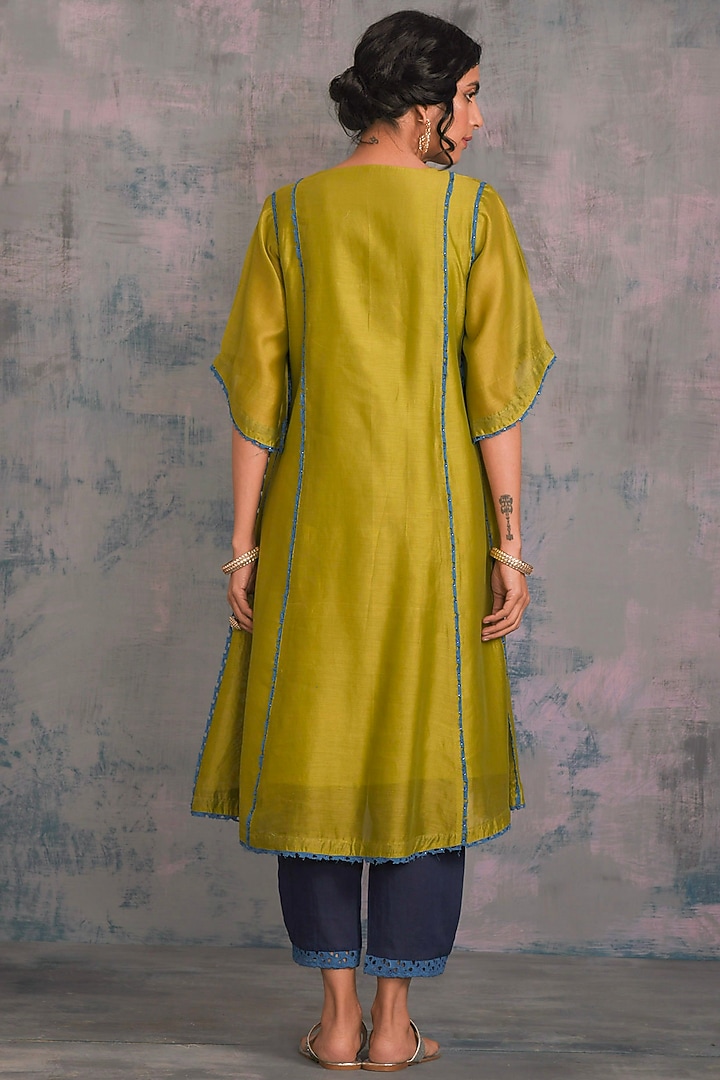 Berry Green Embellished Kurta Set With Tie-Up by Charkhee at Pernia's Pop Up Shop