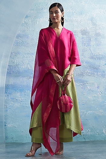Fuchsia Pink Linen & Cotton Shimmer Kurta Set by Charkhee at Pernia's Pop Up Shop