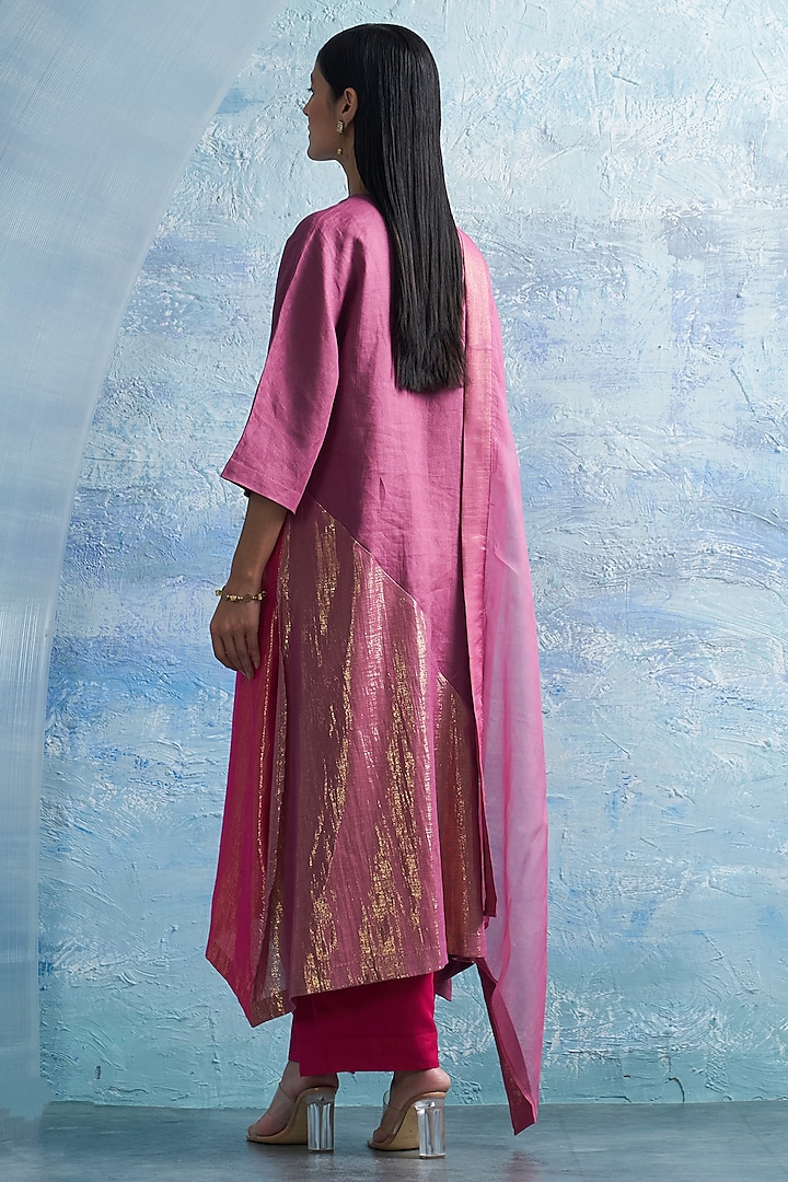 Grape Pink Linen & Cotton Shimmer Kurta Set by Charkhee at Pernia's Pop Up Shop