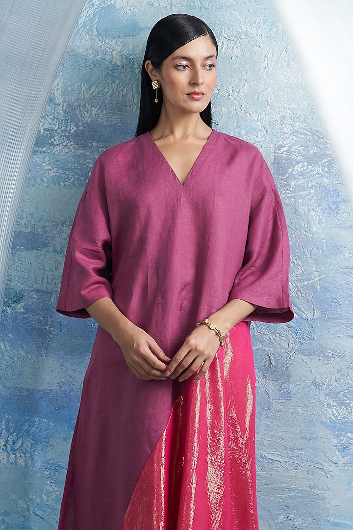 Grape Pink Linen & Cotton Shimmer Kurta Set by Charkhee at Pernia's Pop Up Shop