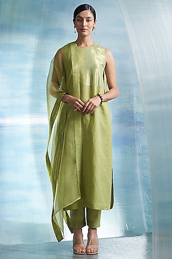 Sheen Green Linen & Cotton Shimmer Kurta Set by Charkhee at Pernia's Pop Up Shop