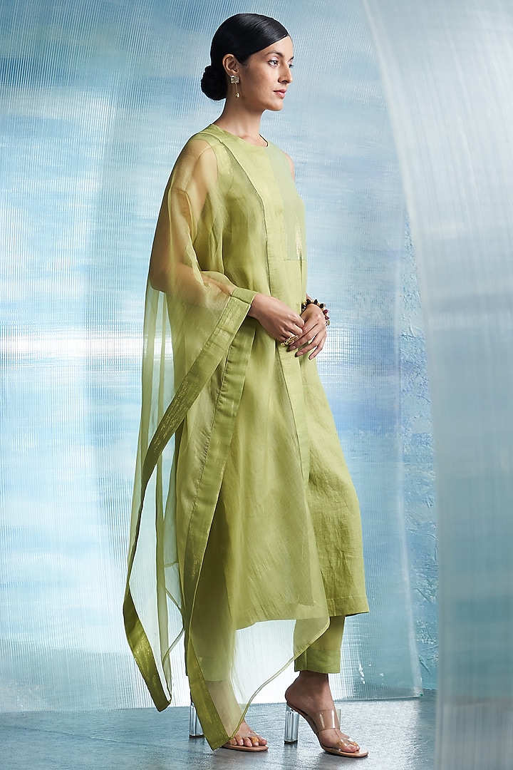Sheen Green Linen & Cotton Shimmer Kurta Set by Charkhee at Pernia's Pop Up Shop