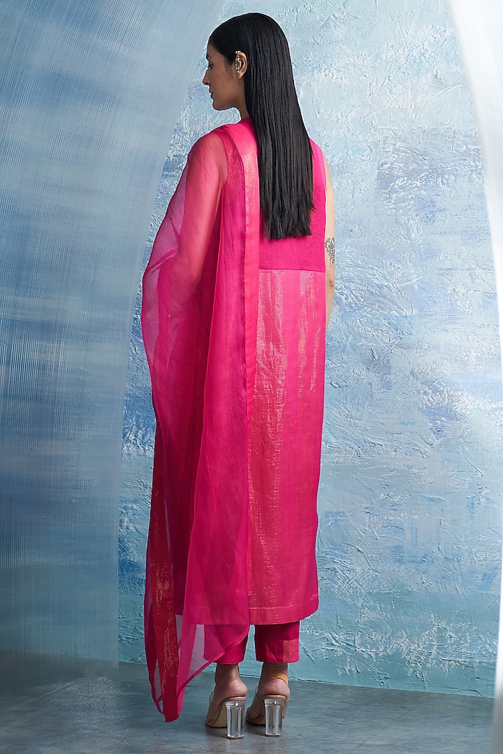 Fuchsia Pink Linen & Cotton Shimmer Kurta Set by Charkhee at Pernia's Pop Up Shop
