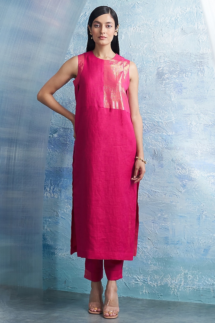 Fuchsia Pink Linen & Cotton Shimmer Kurta Set by Charkhee at Pernia's Pop Up Shop