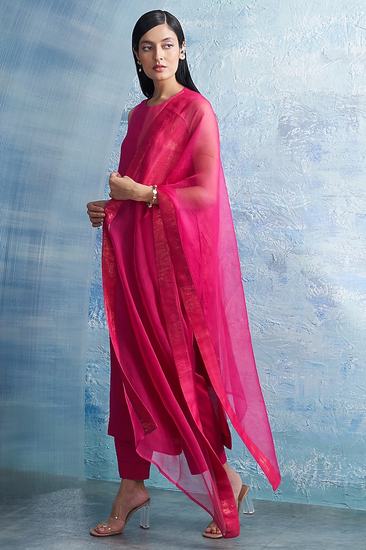 Fuchsia Pink Linen & Cotton Shimmer Kurta Set by Charkhee at Pernia's Pop Up Shop