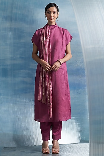Grape Pink Linen & Cotton Shimmer Kurta Set by Charkhee at Pernia's Pop Up Shop