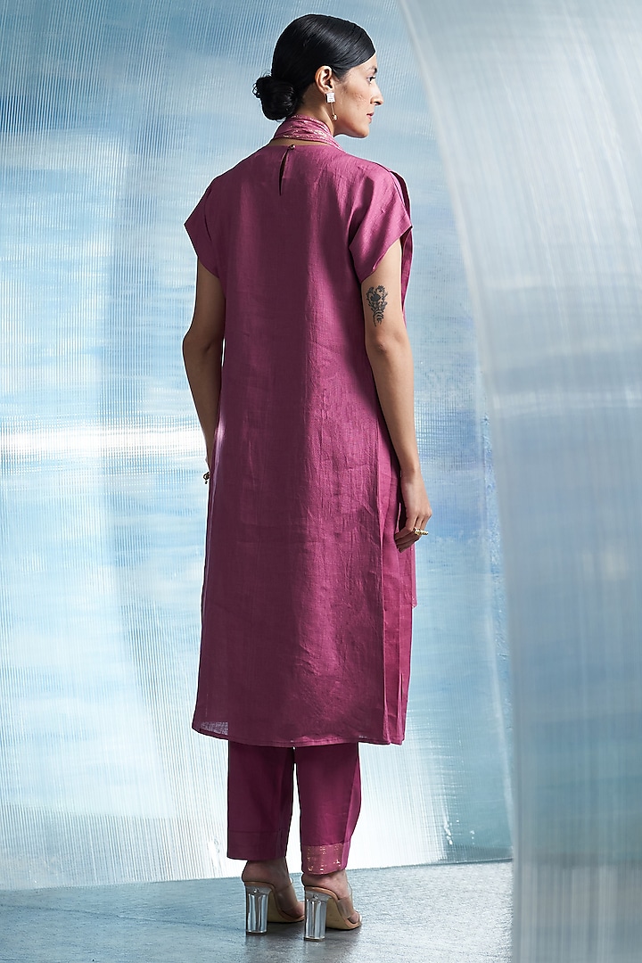 Grape Pink Linen & Cotton Shimmer Kurta Set by Charkhee at Pernia's Pop Up Shop