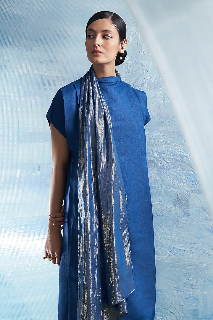 Royal Blue Linen Shimmer Embellished Kurta Set by Charkhee at Pernia's Pop Up Shop