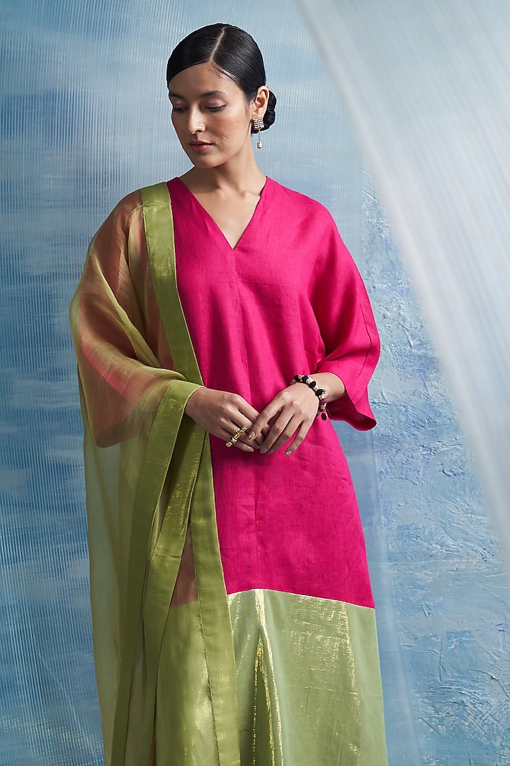 Fuchsia Pink Linen & Cotton Shimmer Kurta Set by Charkhee at Pernia's Pop Up Shop