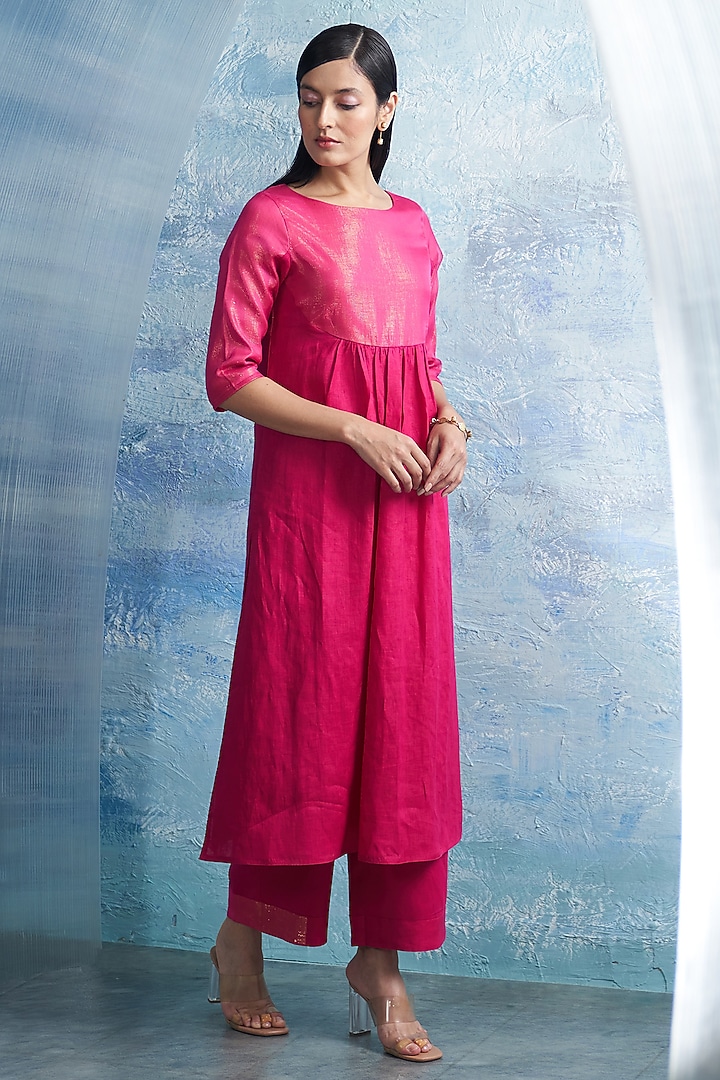 Fuchsia Pink Linen & Cotton Shimmer Kurta Set by Charkhee at Pernia's Pop Up Shop