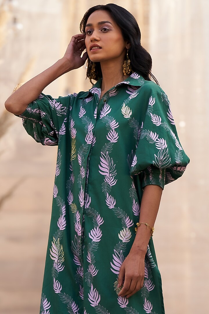 Green Cotton Satin Leaf Printed High-Low Kurta Set by Charkhee at Pernia's Pop Up Shop
