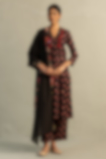 Black Cotton Floral Printed & Sequin Work Kurta Set by Charkhee at Pernia's Pop Up Shop