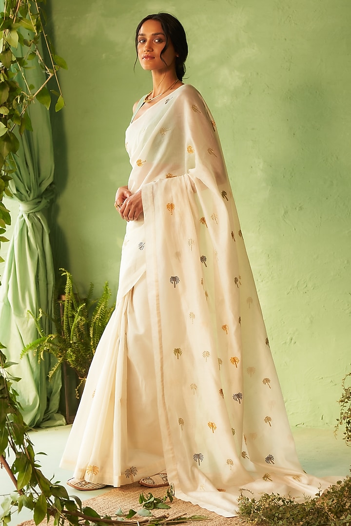 Off-White Chanderi Embroidered Party Wear Saree Set by Charkhee at Pernia's Pop Up Shop