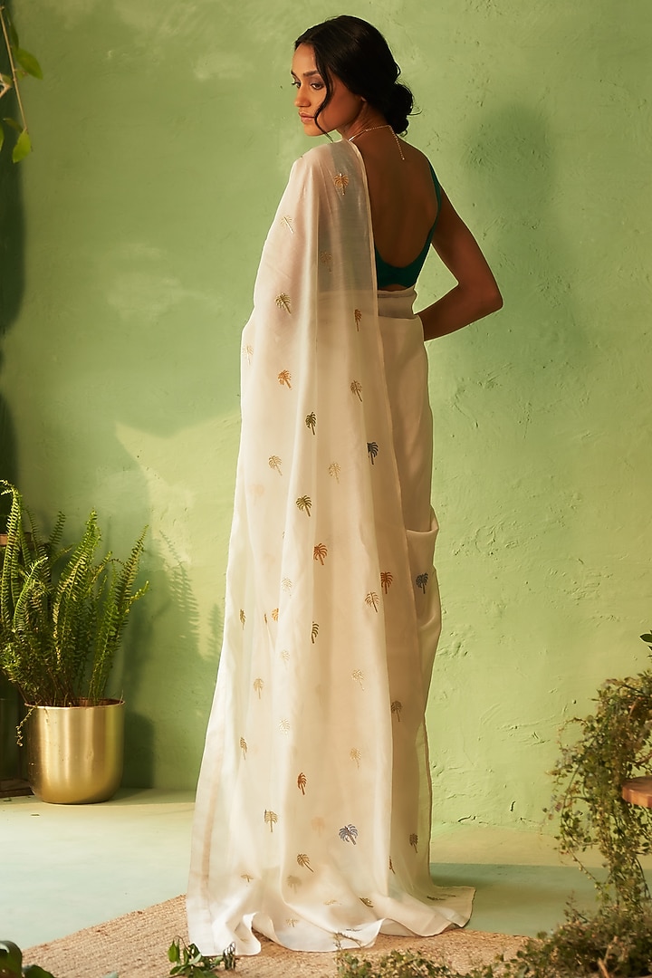 Off-White Chanderi Embroidered Party Wear Saree Set by Charkhee at Pernia's Pop Up Shop
