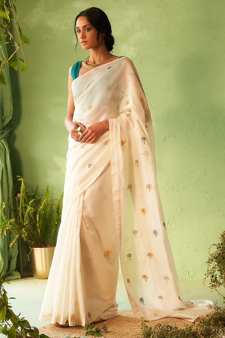 Off-White Chanderi Embroidered Party Wear Saree Set by Charkhee at Pernia's Pop Up Shop