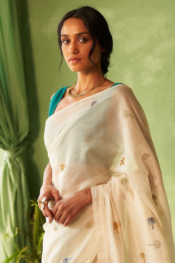 Off-White Chanderi Embroidered Party Wear Saree Set by Charkhee at Pernia's Pop Up Shop
