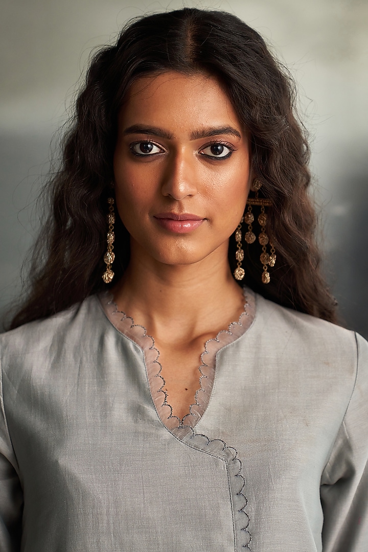 Steel Grey Chanderi Nakshi Hand Embroidered Asymmetrical Kurta Set by Charkhee at Pernia's Pop Up Shop