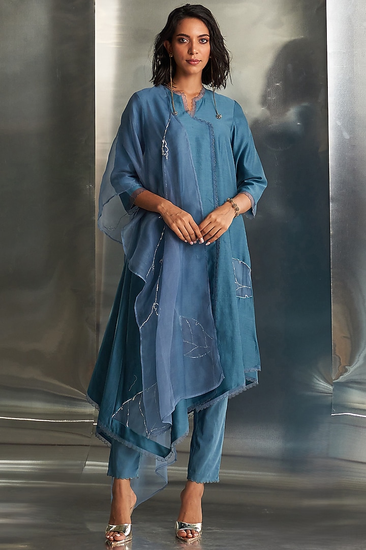 Steel Blue Chanderi Nakshi Hand Embroidered Asymmetrical Kurta Set by Charkhee at Pernia's Pop Up Shop