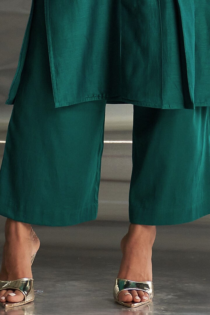 Emerald Green Chanderi Embellished Pleated Kurta Set by Charkhee at Pernia's Pop Up Shop