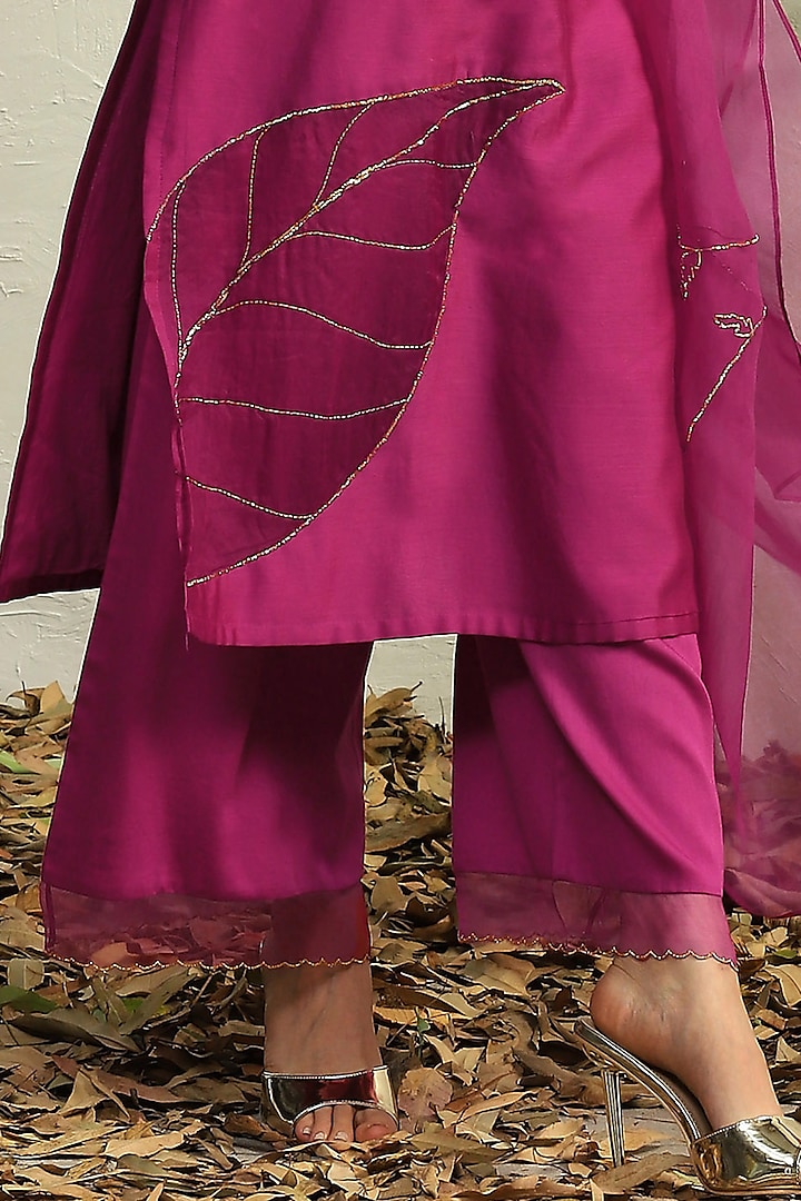 Pop Pink Chanderi Embroidered Kurta Set by Charkhee at Pernia's Pop Up Shop