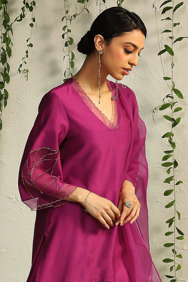 Pop Pink Chanderi Embroidered Kurta Set by Charkhee at Pernia's Pop Up Shop