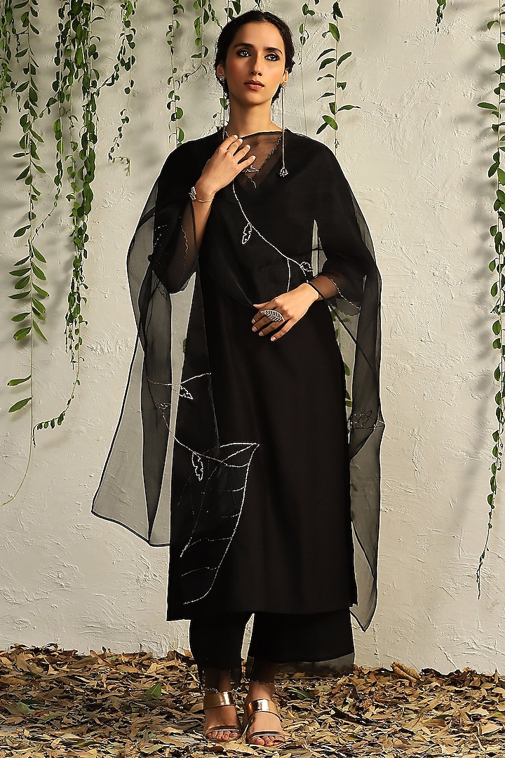 Black Chanderi Embroidered Kurta Set by Charkhee at Pernia's Pop Up Shop