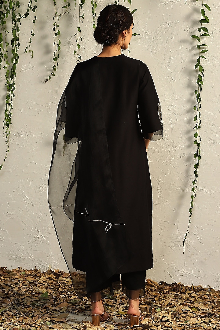 Black Chanderi Embroidered Kurta Set by Charkhee at Pernia's Pop Up Shop