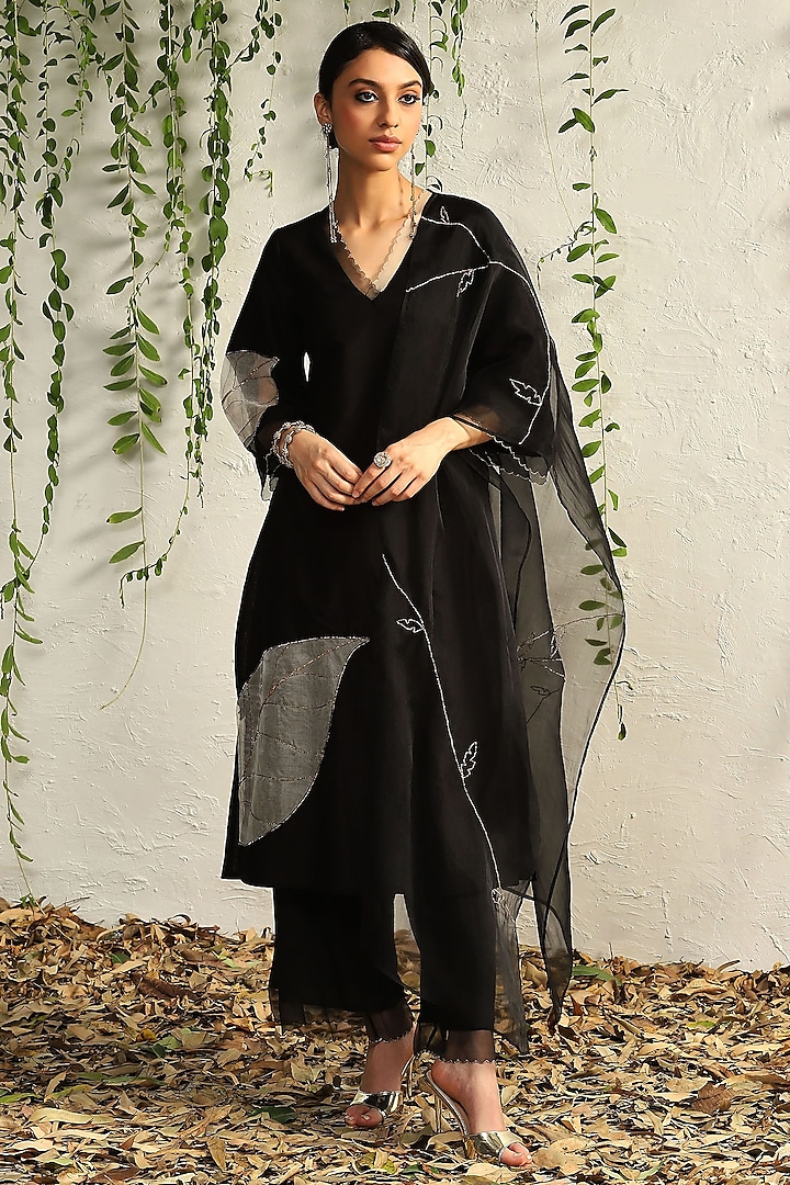 Black & White Chanderi Embroidered Kurta Set by Charkhee at Pernia's Pop Up Shop