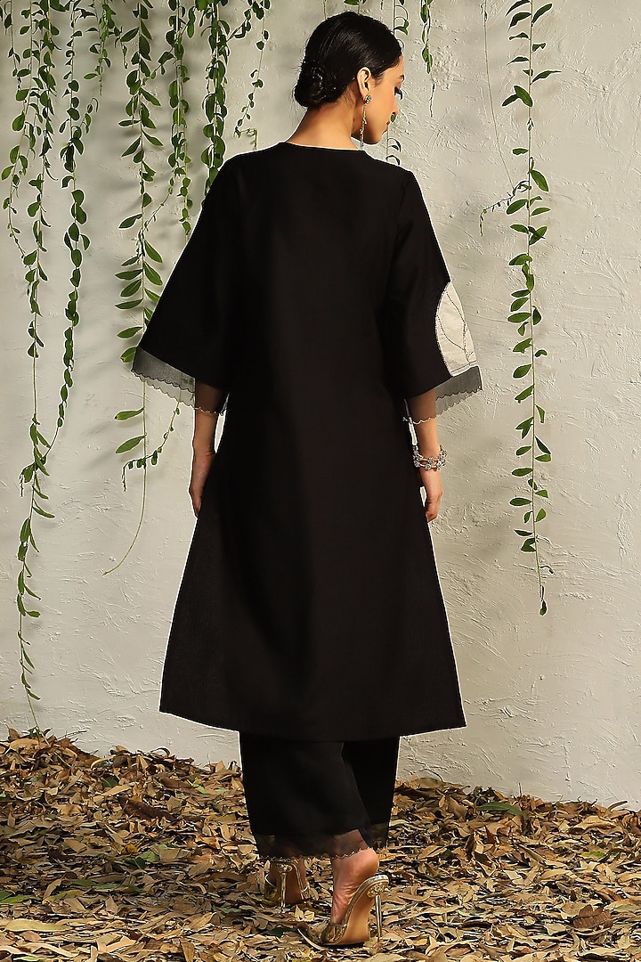 Black & White Chanderi Embroidered Kurta Set by Charkhee at Pernia's Pop Up Shop