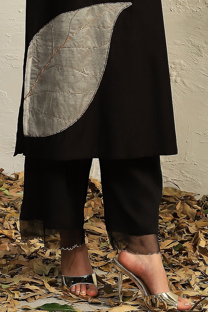 Black & White Chanderi Embroidered Kurta Set by Charkhee at Pernia's Pop Up Shop