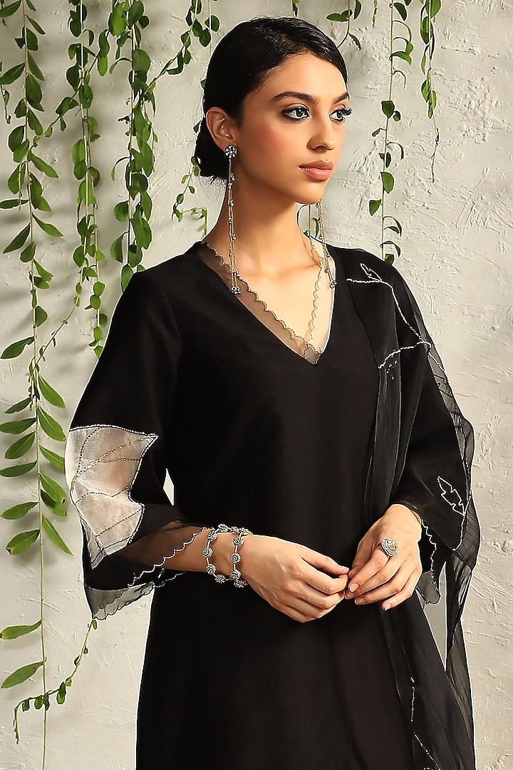 Black & White Chanderi Embroidered Kurta Set by Charkhee at Pernia's Pop Up Shop