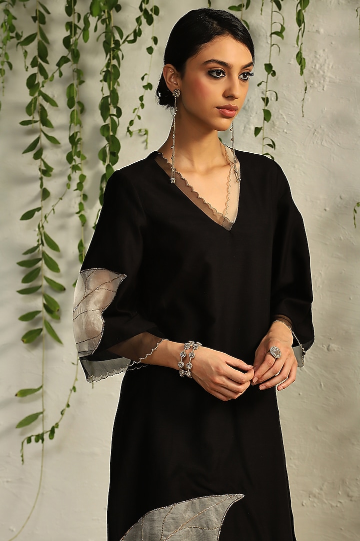 Black & White Chanderi Embroidered Kurta Set by Charkhee at Pernia's Pop Up Shop