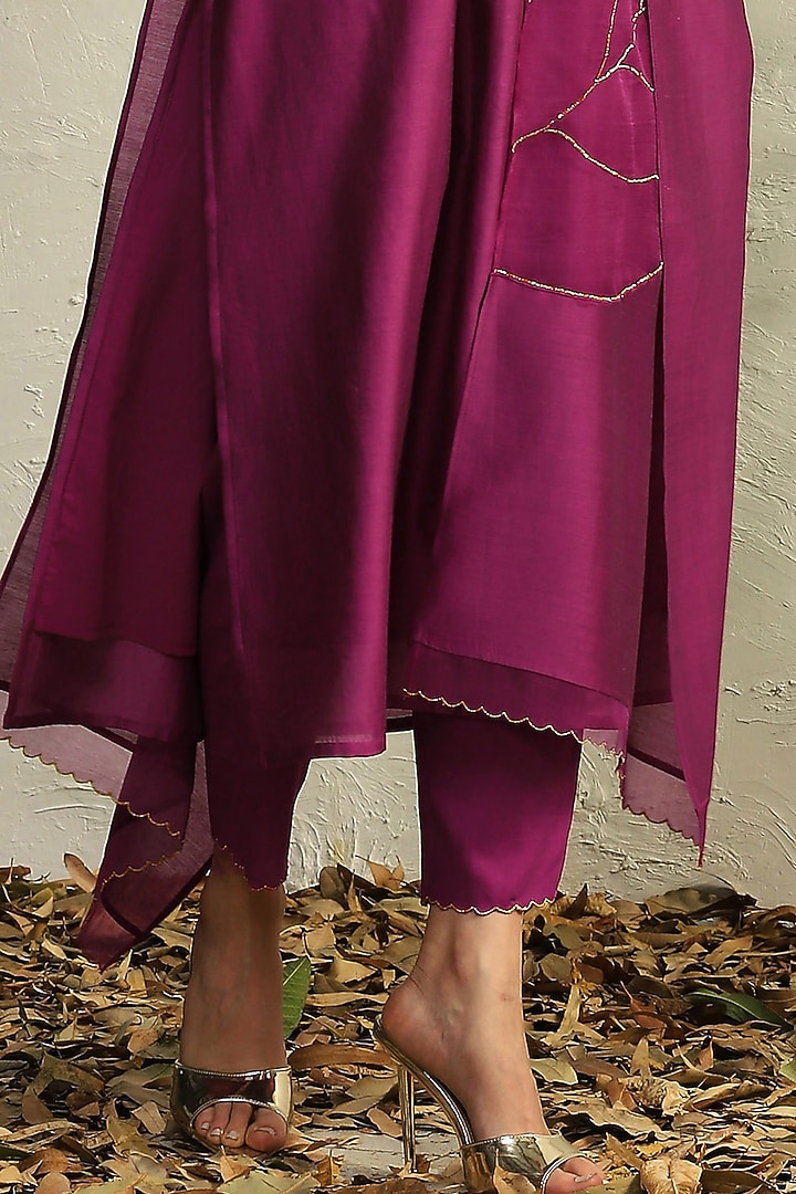 Pop Pink Chanderi Embroidered Kurta Set by Charkhee at Pernia's Pop Up Shop