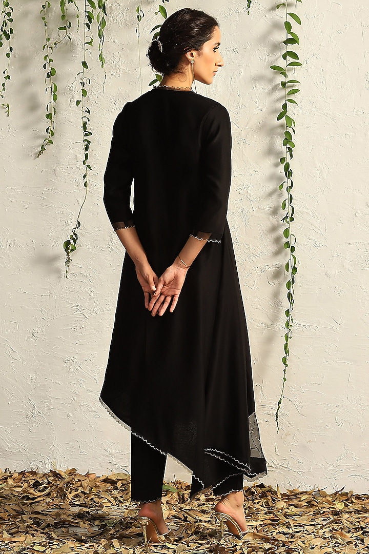 Black Chanderi Embroidered Asymmetric Kurta Set by Charkhee at Pernia's Pop Up Shop