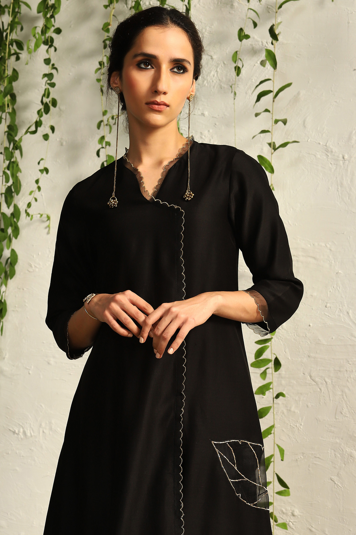 Black Chanderi Embroidered Asymmetric Kurta Set Design by Charkhee at  Pernia's Pop Up Shop 2024