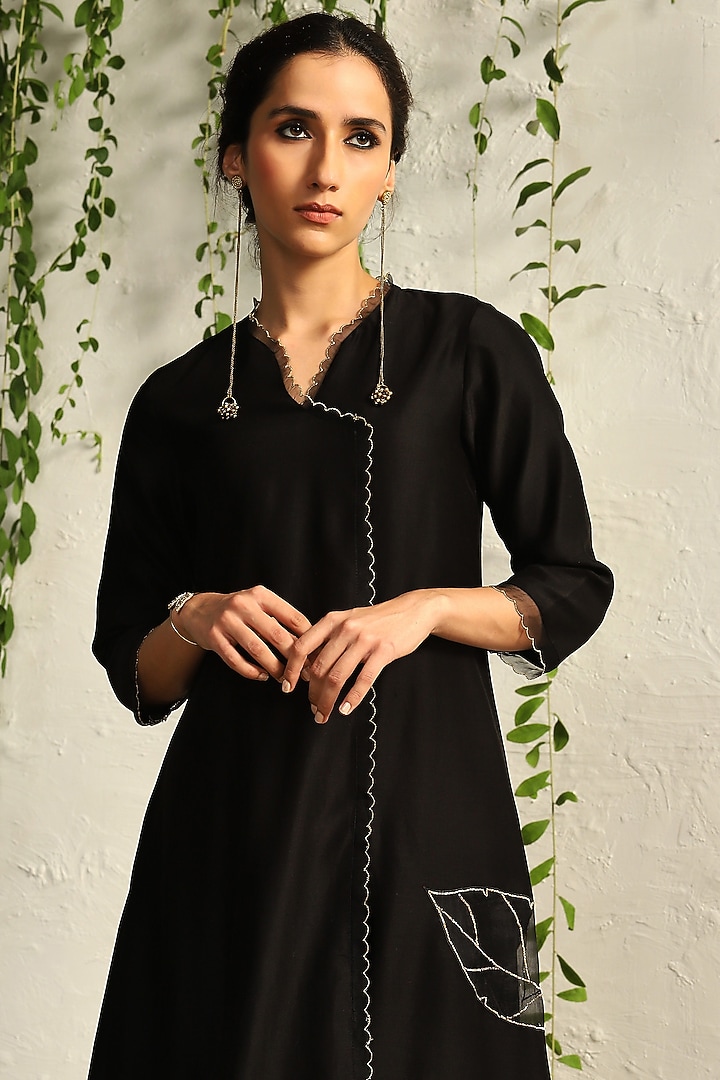 Black Chanderi Embroidered Asymmetric Kurta Set by Charkhee at Pernia's Pop Up Shop