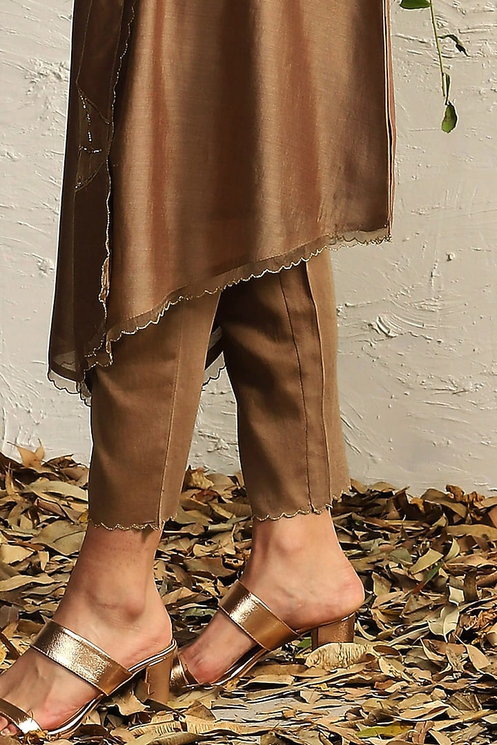 Ginger Chanderi Embroidered Asymmetric Kurta Set by Charkhee at Pernia's Pop Up Shop