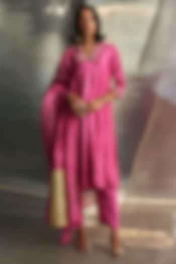 Bloom Pink Chanderi Embroidered Kurta Set by Charkhee at Pernia's Pop Up Shop