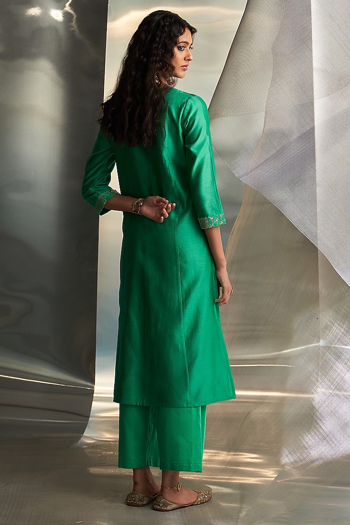 Lush Green Chanderi Embroidered Kurta Set by Charkhee at Pernia's Pop Up Shop